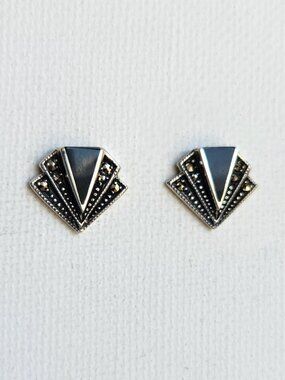 Vintage 925 sterling silver, onyx & marcasites art deco fan shaped mini earrings
